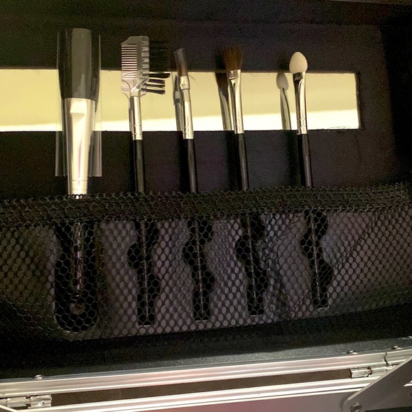 Makeup Kit - Picture 3 of 5